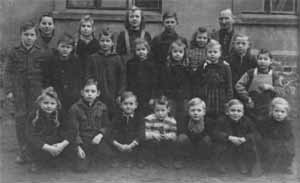 Otto Tarrach 1949 mit seinen Schülern
